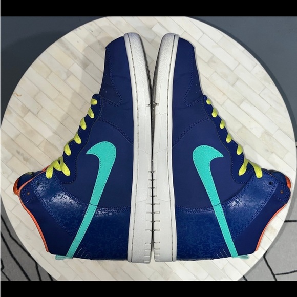 Nike Dunk Hi - Picture 7 of 11